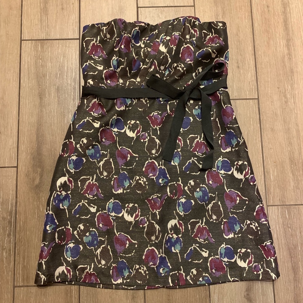 Sparkly strapless, sweetheart neck mini dress